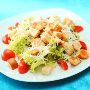 Caesar salad with crackers